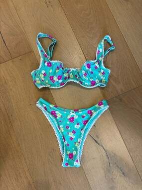 Forever 21 Floral Lace-Trim Underwire Bikini Set Top M Bottom S